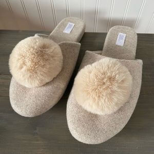 Pompom slippers